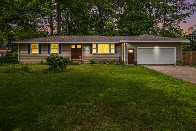 $344,900 | 920 Cheboygan Drive, Muskegon, MI 49445