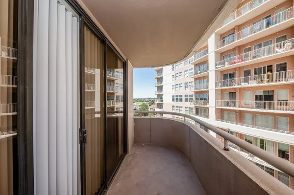$2,200 | 3525 Sage Road, Unit 710, Houston, TX 77056