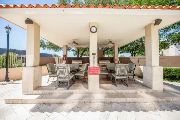 $2,200 | 3525 Sage Road, Unit 710, Houston, TX 77056