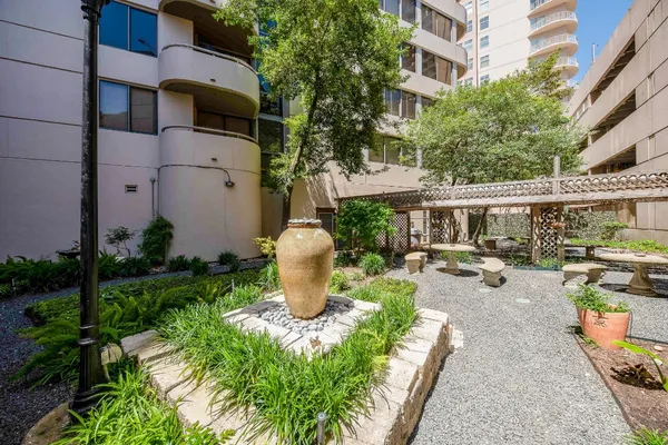 $2,200 | 3525 Sage Road, Unit 710, Houston, TX 77056