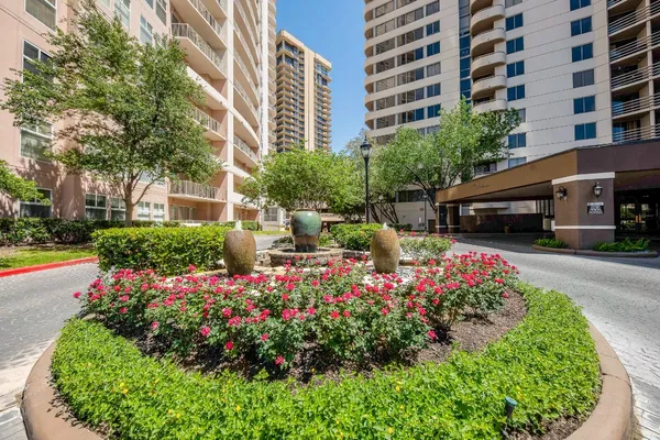 $2,200 | 3525 Sage Road, Unit 710, Houston, TX 77056