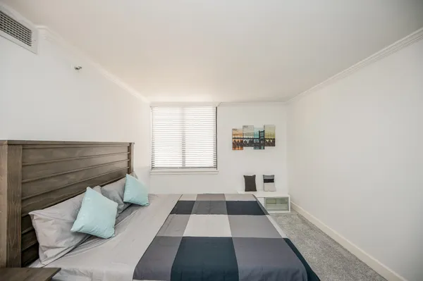 $2,200 | 3525 Sage Road, Unit 710, Houston, TX 77056