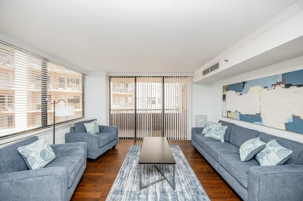 $2,200 | 3525 Sage Road, Unit 710, Houston, TX 77056