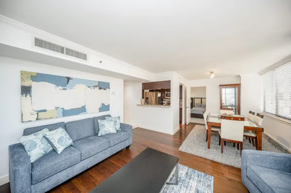 $2,200 | 3525 Sage Road, Unit 710, Houston, TX 77056