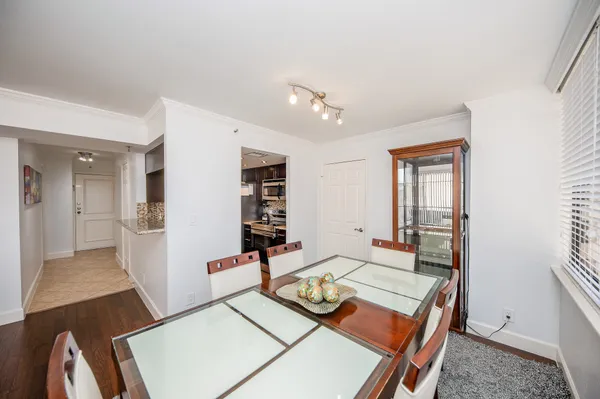 $2,200 | 3525 Sage Road, Unit 710, Houston, TX 77056