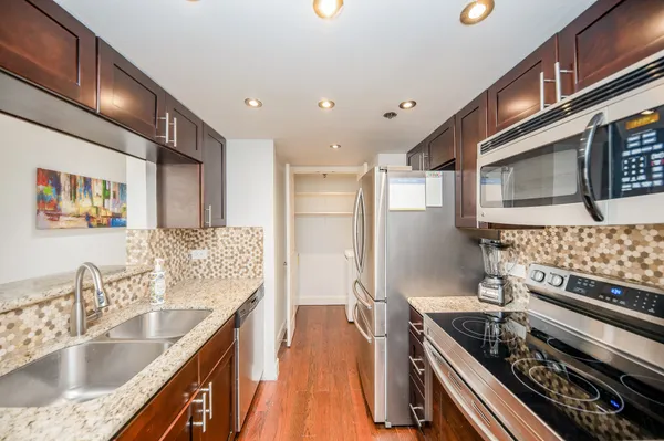 $2,200 | 3525 Sage Road, Unit 710, Houston, TX 77056