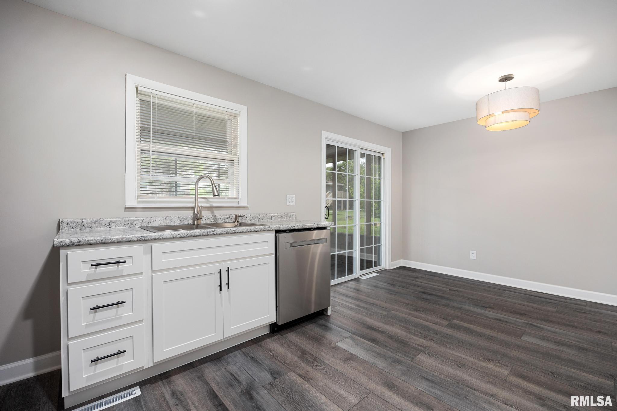 208 Graze Avenue Dunlap, IL 61525 - Photo 8 of 26