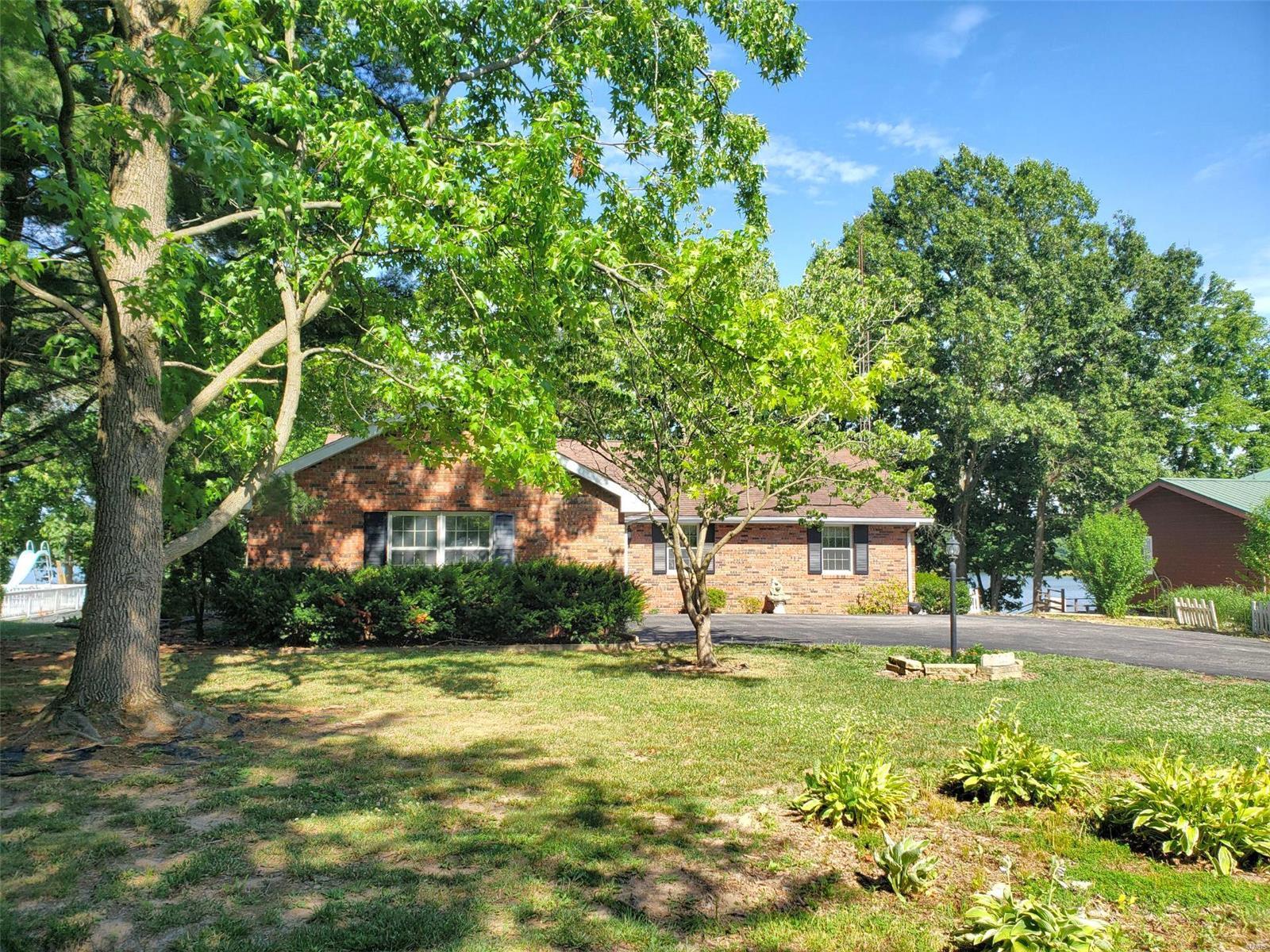 211 Lands End Road Hillsboro, IL 62049 - Photo 1 of 59