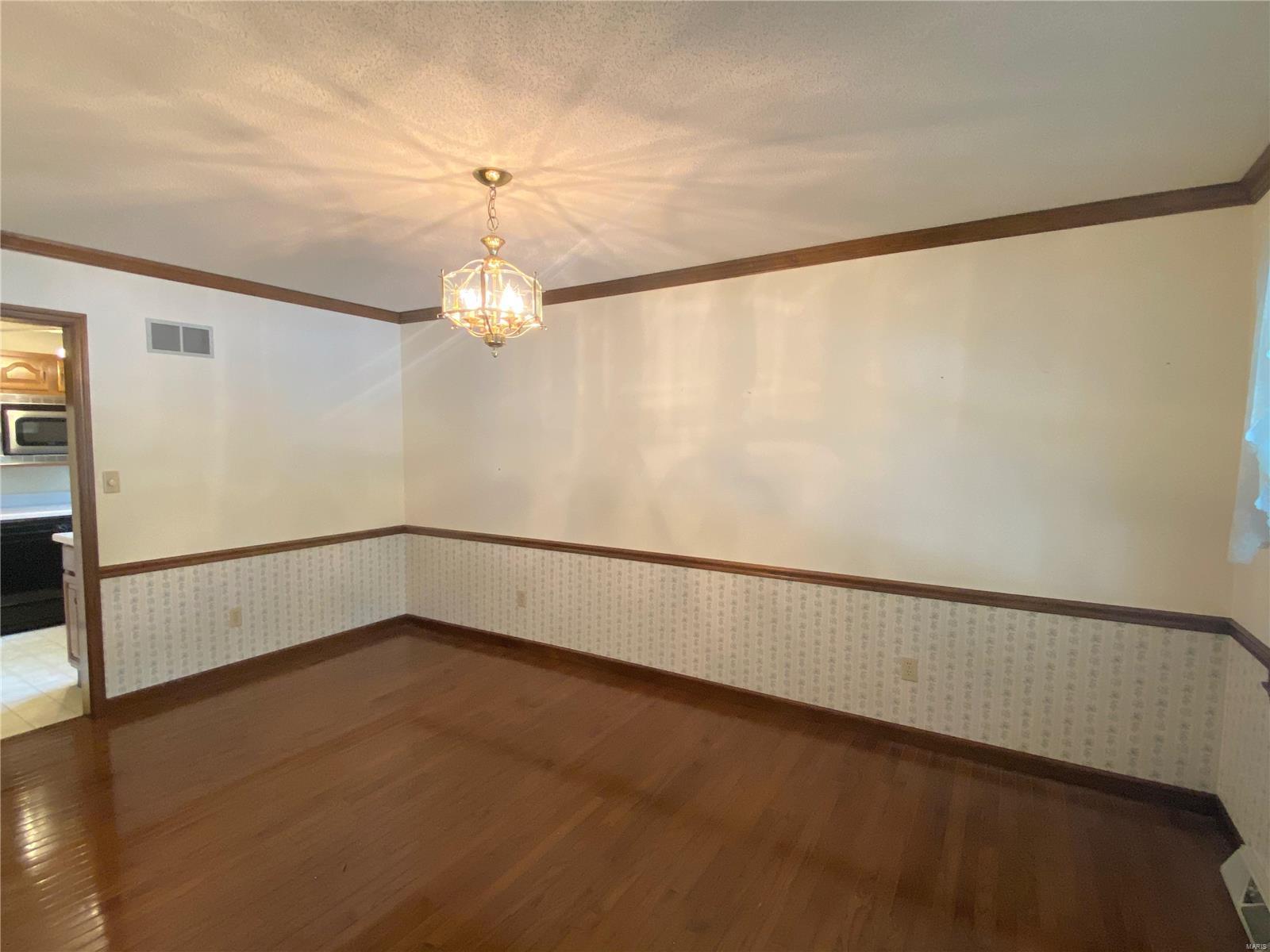211 Lands End Road Hillsboro, IL 62049 - Photo 18 of 59