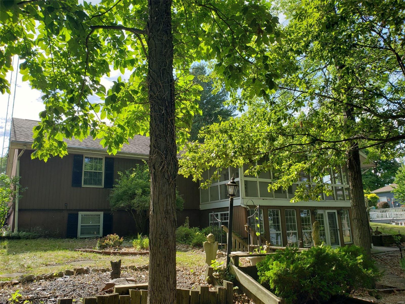 211 Lands End Road Hillsboro, IL 62049 - Photo 3 of 59