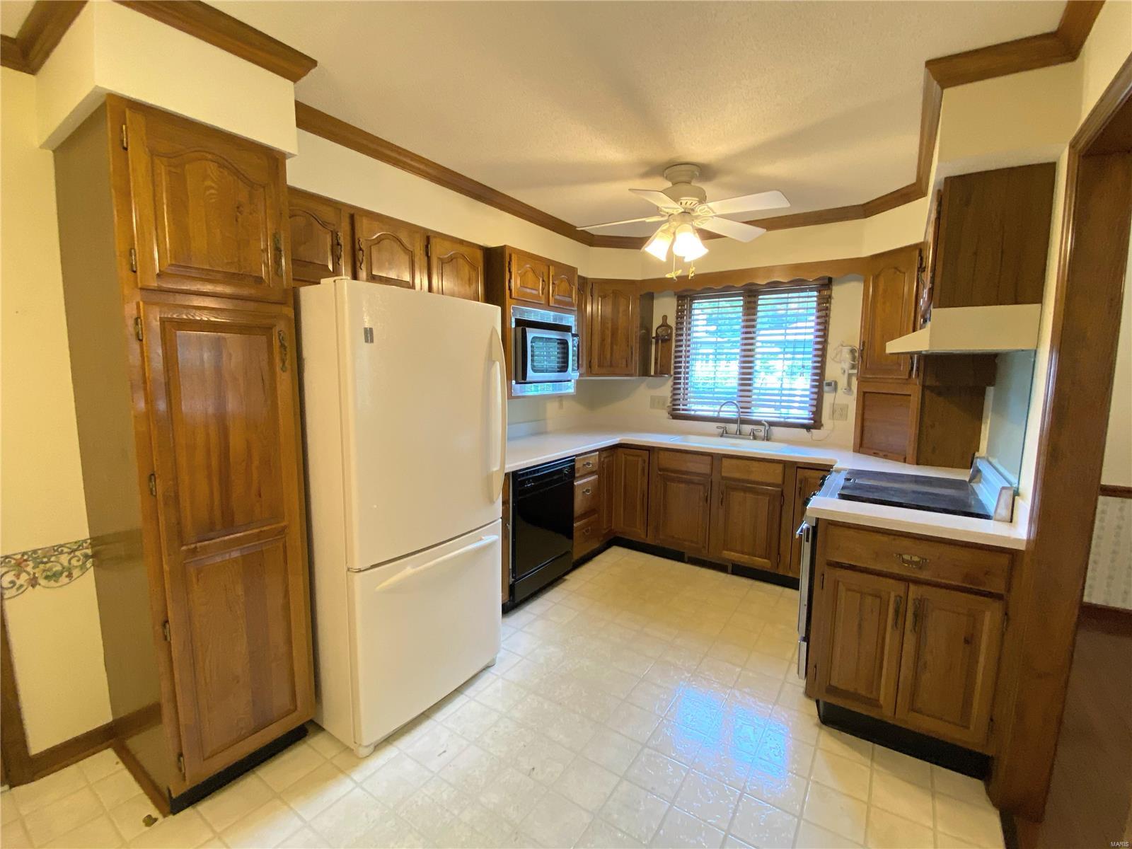 211 Lands End Road Hillsboro, IL 62049 - Photo 21 of 59