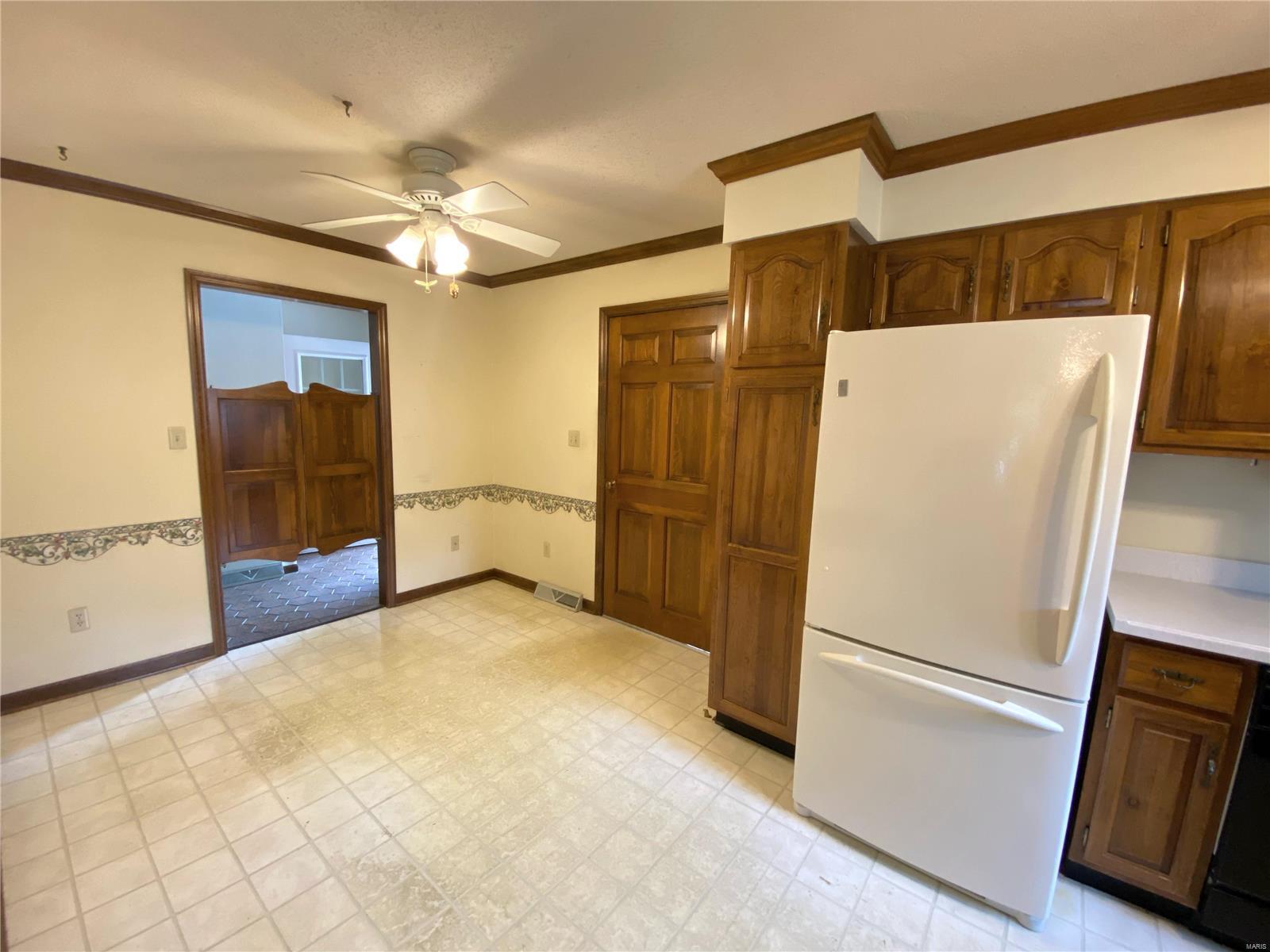 211 Lands End Road Hillsboro, IL 62049 - Photo 22 of 59