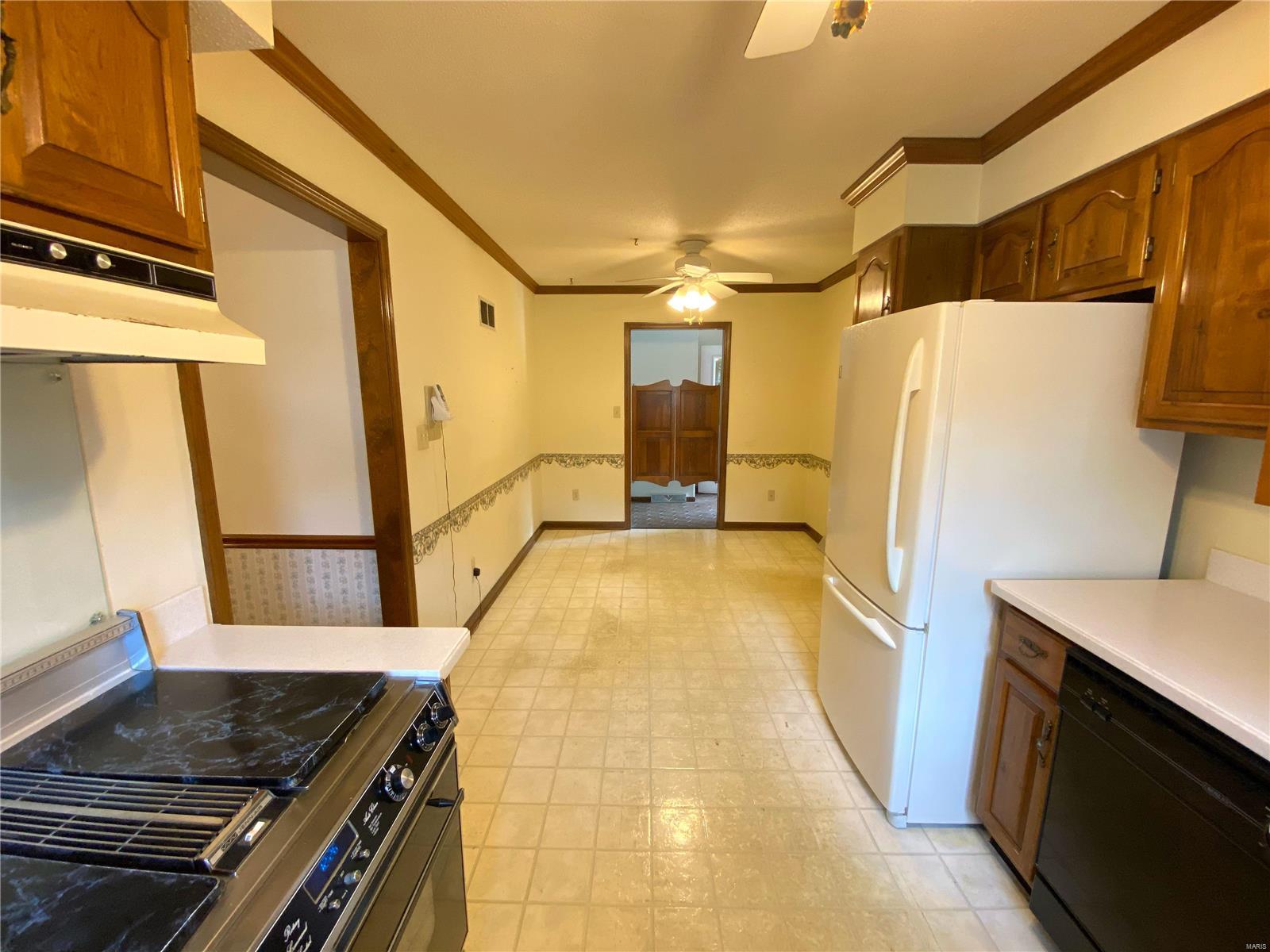 211 Lands End Road Hillsboro, IL 62049 - Photo 23 of 59
