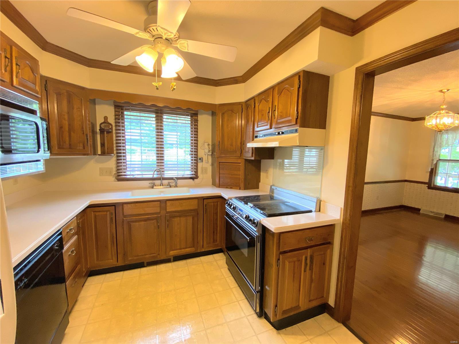 211 Lands End Road Hillsboro, IL 62049 - Photo 24 of 59