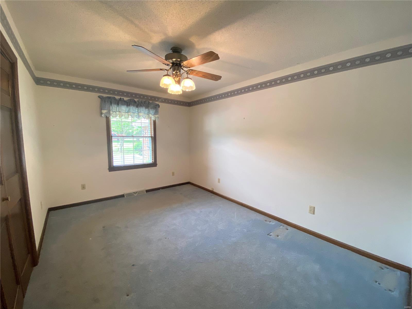 211 Lands End Road Hillsboro, IL 62049 - Photo 27 of 59