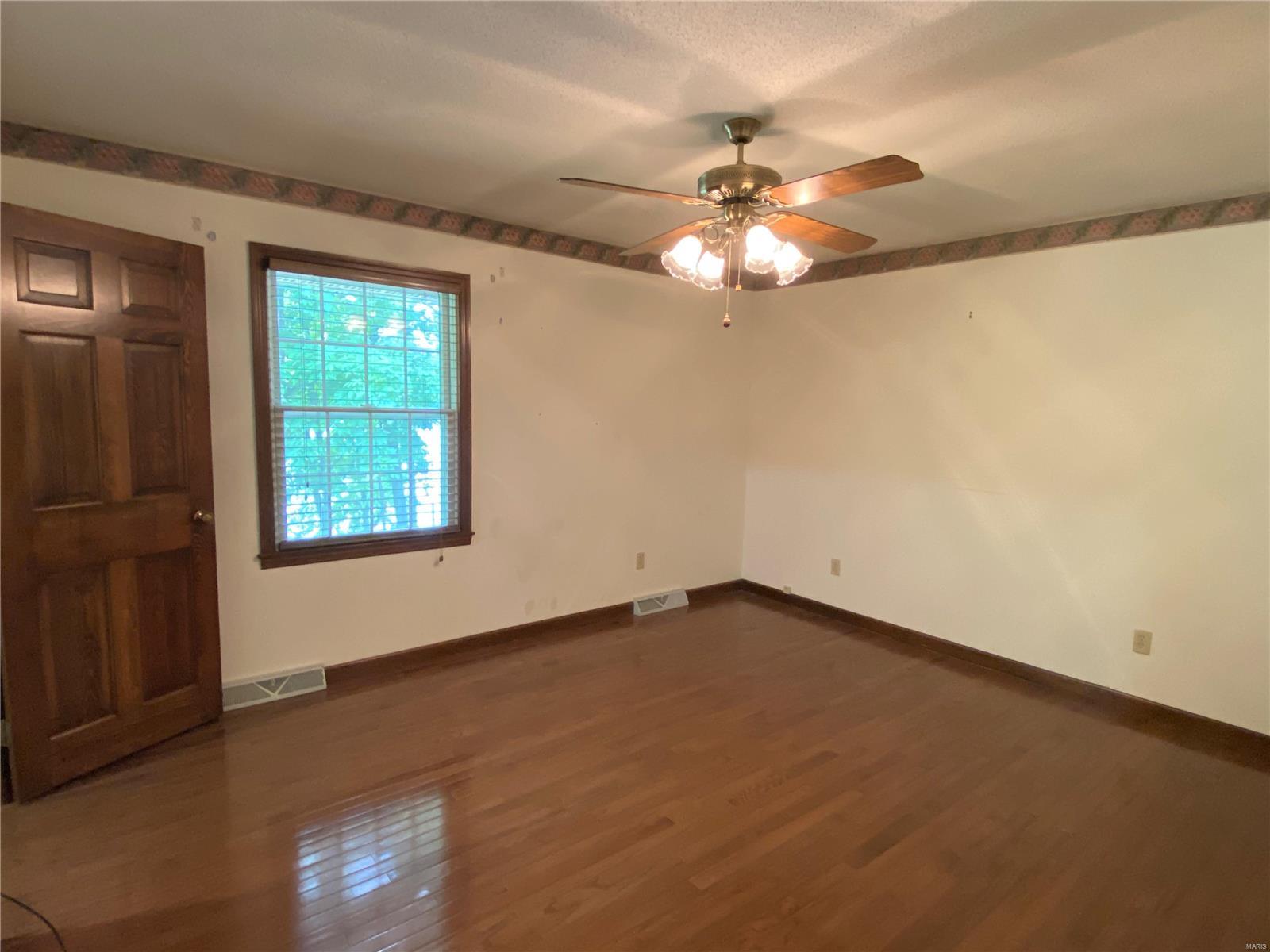 211 Lands End Road Hillsboro, IL 62049 - Photo 33 of 59
