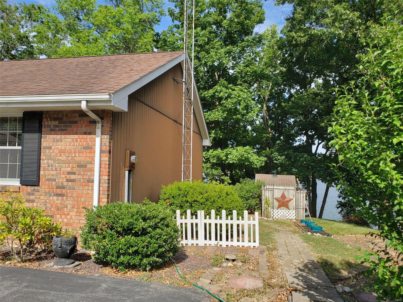 211 Lands End Road Hillsboro, IL 62049 - Photo 5 of 59