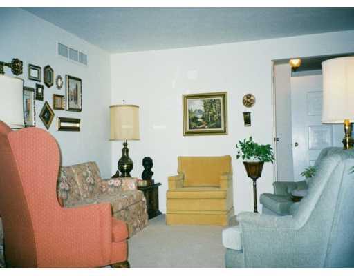 331 Nichols Road Pittsburgh, PA 15237 - Photo 6 of 8 Living Room.