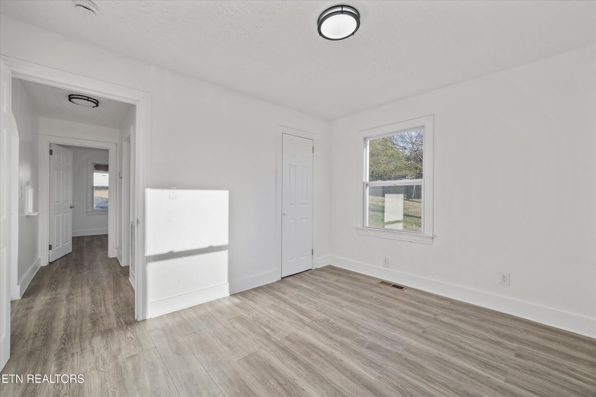 3001 Buffat Mill Road Knoxville, TN 37917 - Photo 9 of 28 a view of a livingroom with wooden floor and a window