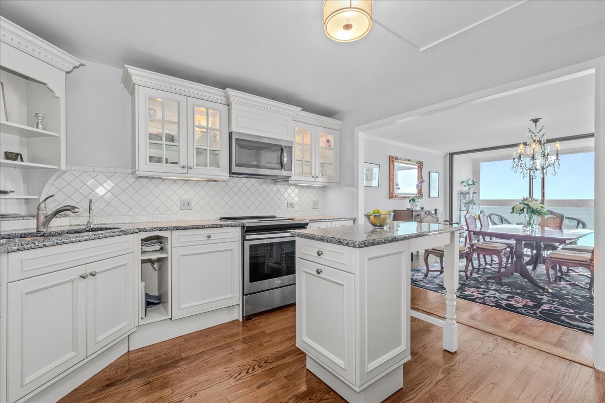 1500 Sheridan Road, Unit 6H Wilmette, IL 60091 - Photo 9 of 28