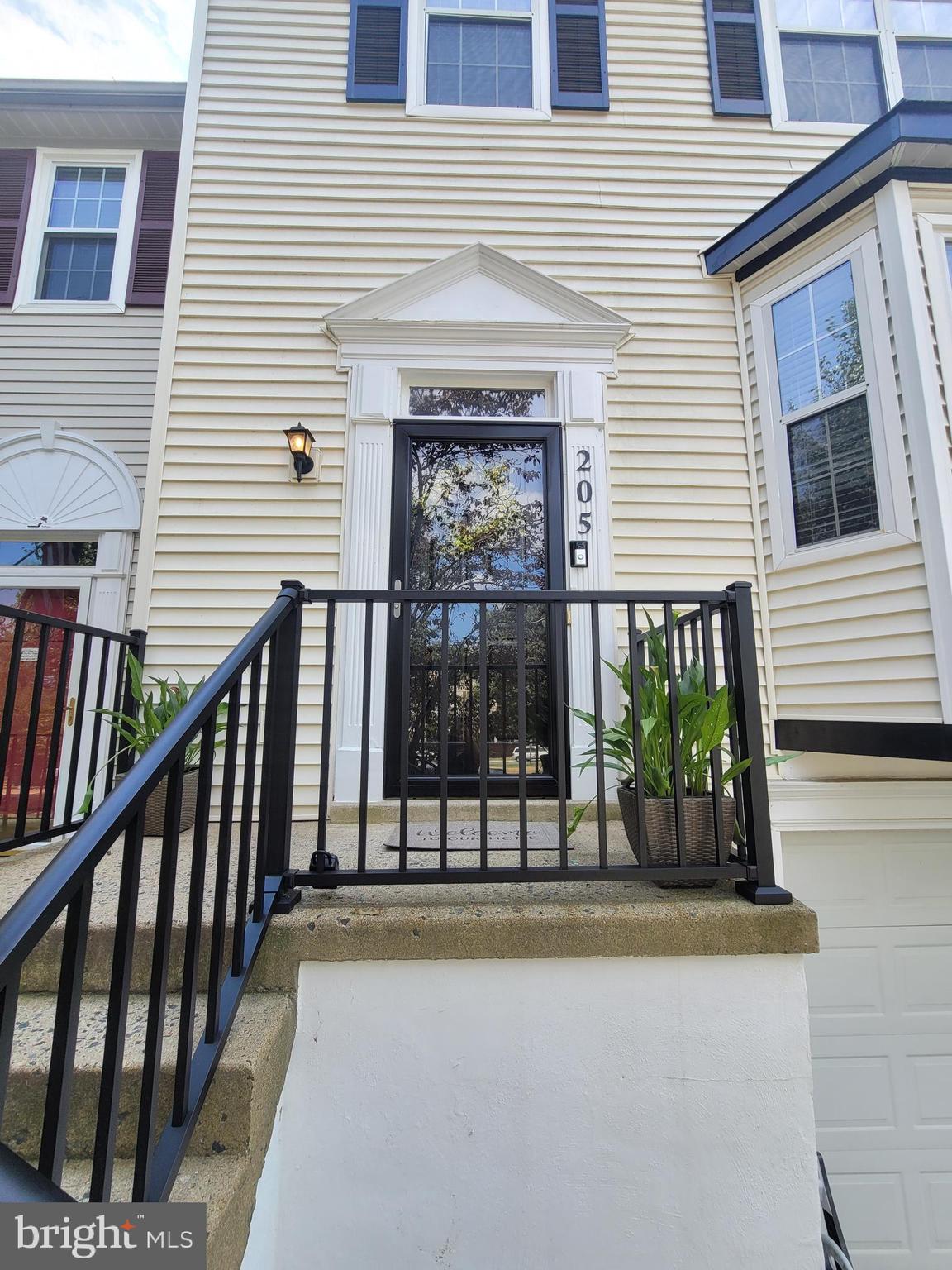 205 Crossing Road Fredericksburg, VA 22406 - Photo 3 of 41 Gallery Image 3