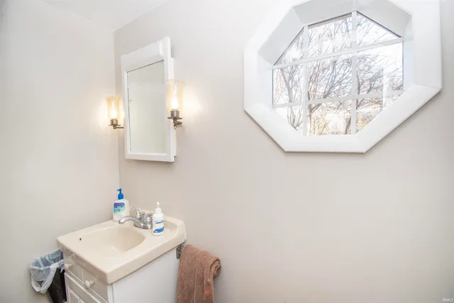 $214,900 | 527 East Mitchell Street, Kendallville, IN 46755