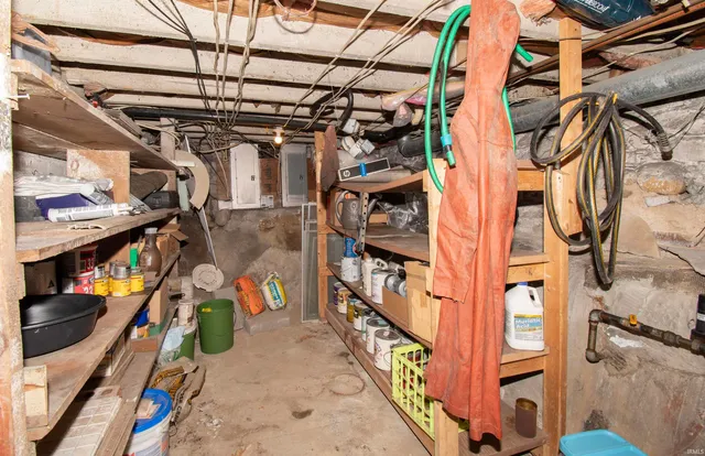 $214,900 | 527 East Mitchell Street, Kendallville, IN 46755