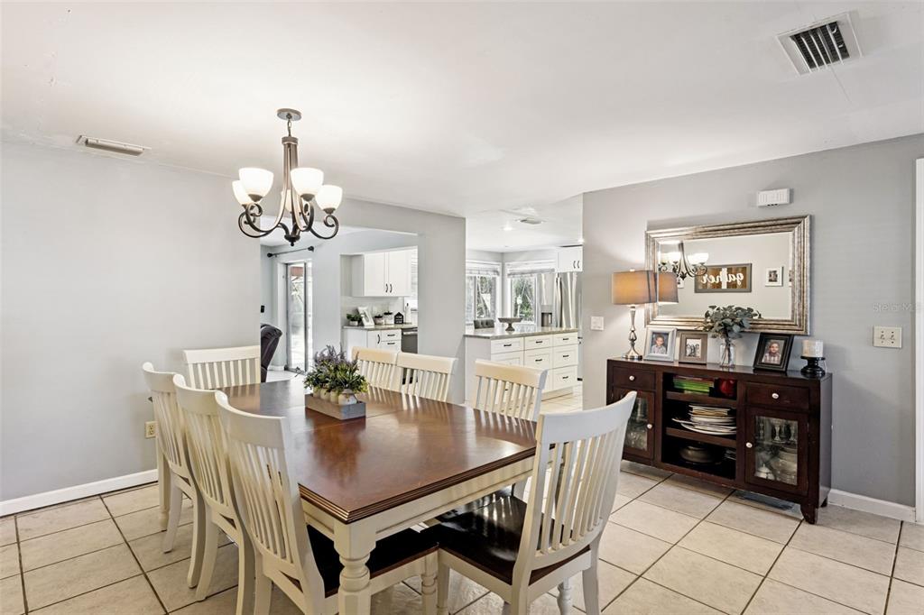 516 East Pineview Street Altamonte Springs, FL 32701 - Photo 5 of 34