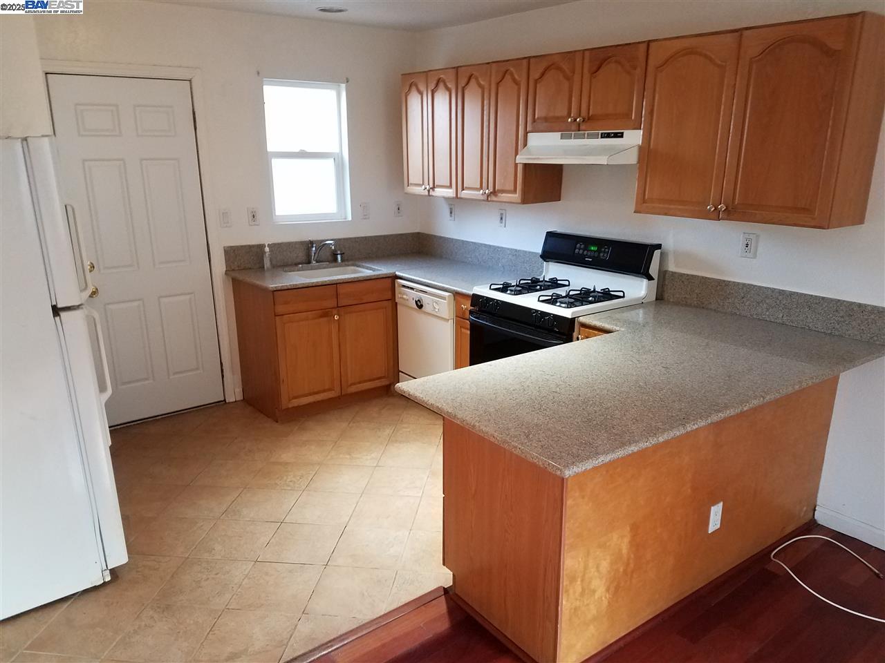 26732 Tyrrell Avenue Hayward, CA 94544 - Photo 7 of 22