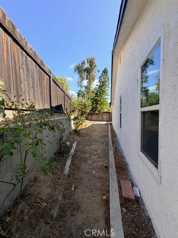 a view of a backyard with pathway