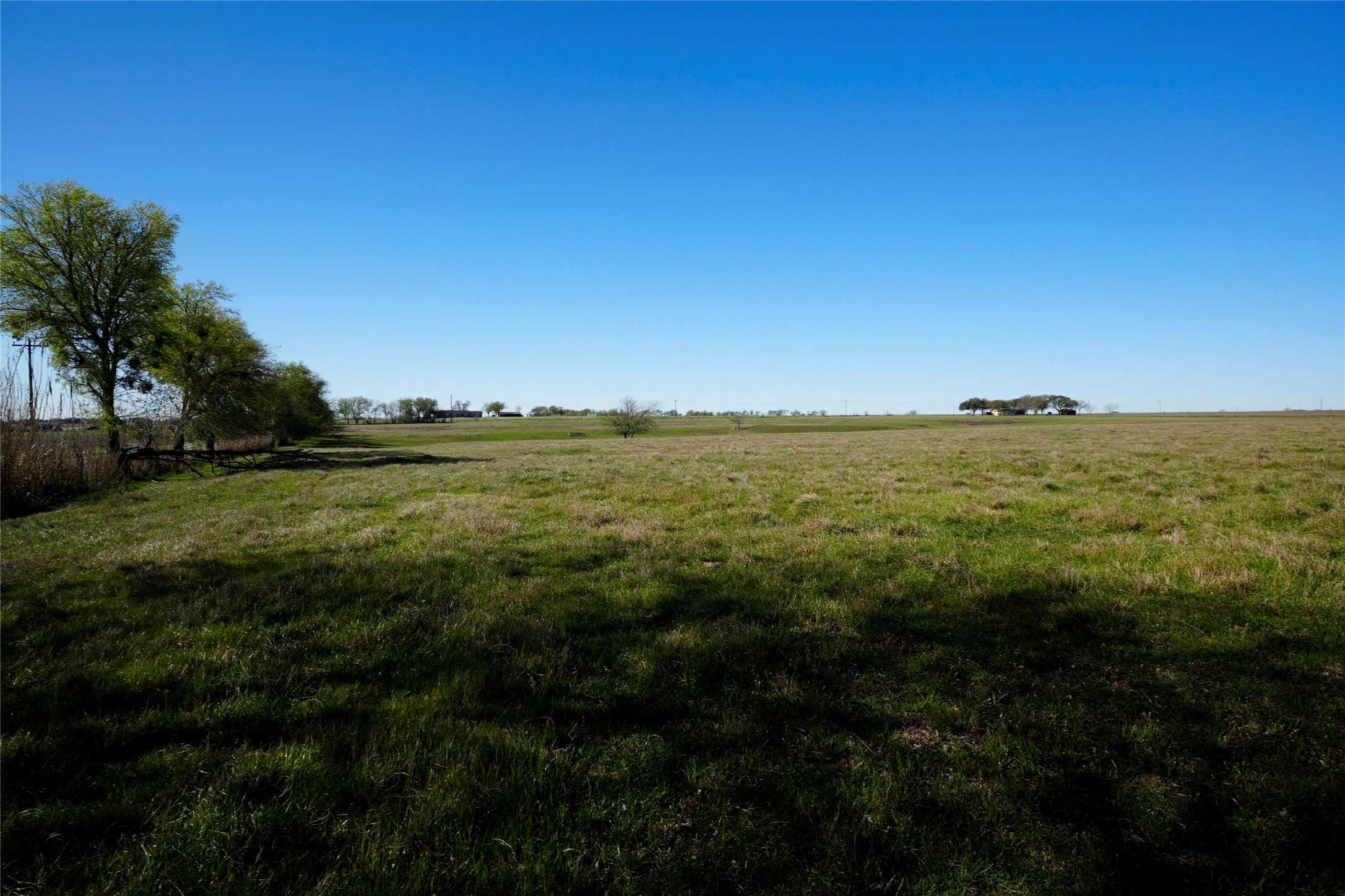 4 Falke-Heinrich Road Schulenburg, TX 78956 - Photo 12 of 16 a view of an ocean and beach
