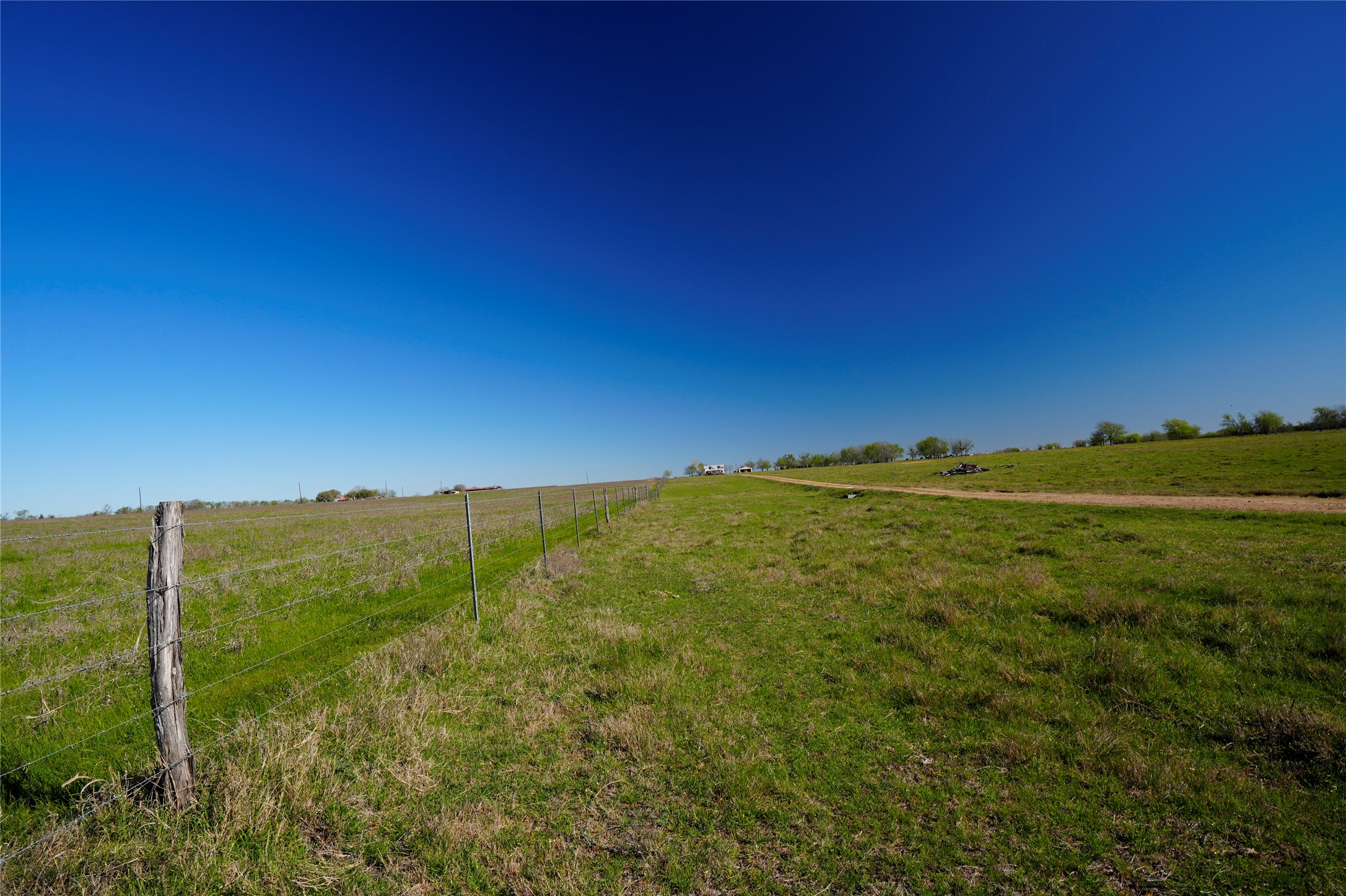 4 Falke-Heinrich Road Schulenburg, TX 78956 - Photo 4 of 16 a view of an ocean