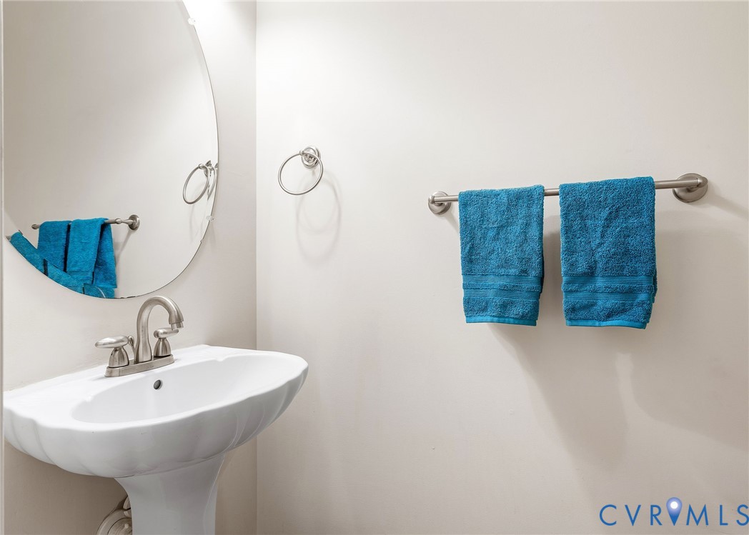 13532 Baycraft Terrace Midlothian, VA 23112 - Photo 14 of 28 a bathroom with a sink and a mirror