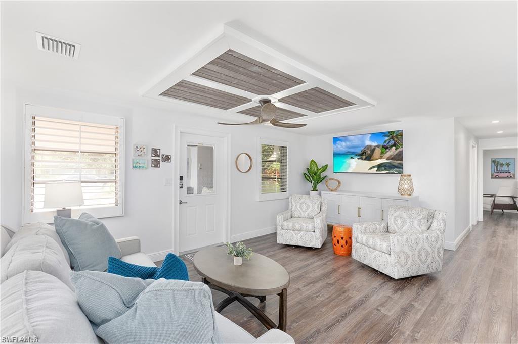 1354 Rordon Avenue Naples, FL 34103 - Photo 8 of 17 Living Room
