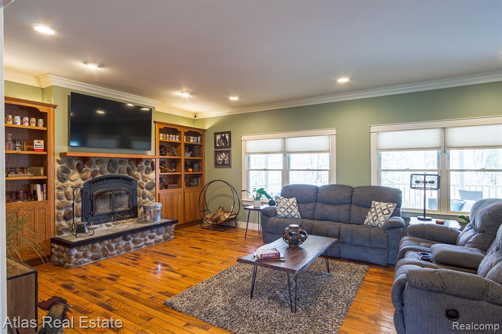 2716 Lake George Road Leonard, MI 48367 - Photo 36 of 98