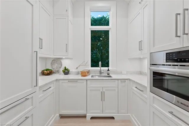 $7,299,000 | 655 Starboard Drive, Naples, FL 34103