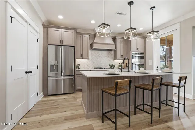 $950,000 | 793 Buckhorn Way, Loudon, TN 37774