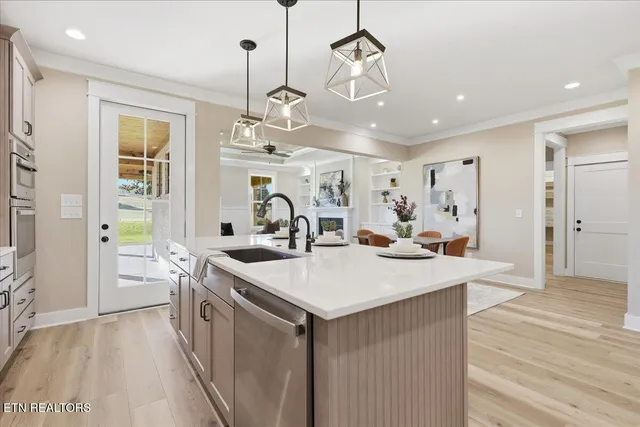 $950,000 | 793 Buckhorn Way, Loudon, TN 37774