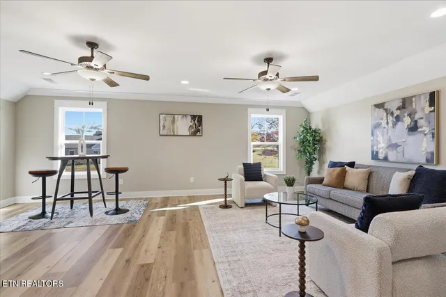 $950,000 | 793 Buckhorn Way, Loudon, TN 37774