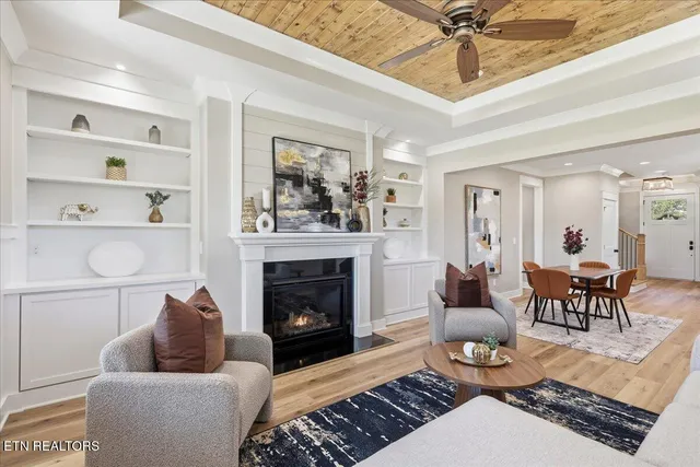 $950,000 | 793 Buckhorn Way, Loudon, TN 37774