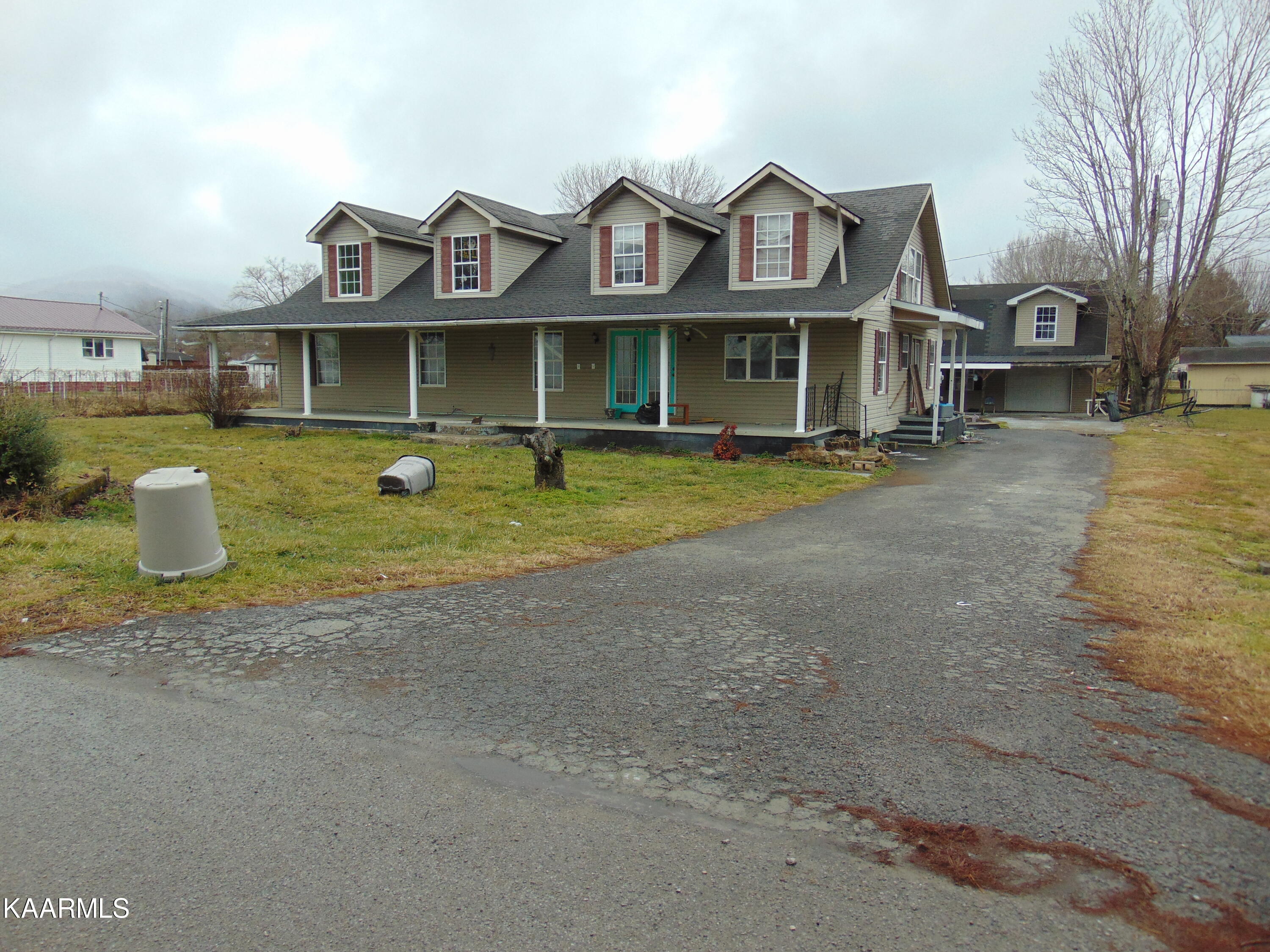 1106 Rochester Avenue Middlesboro, KY 40965 - Photo 1 of 3 DSC01628