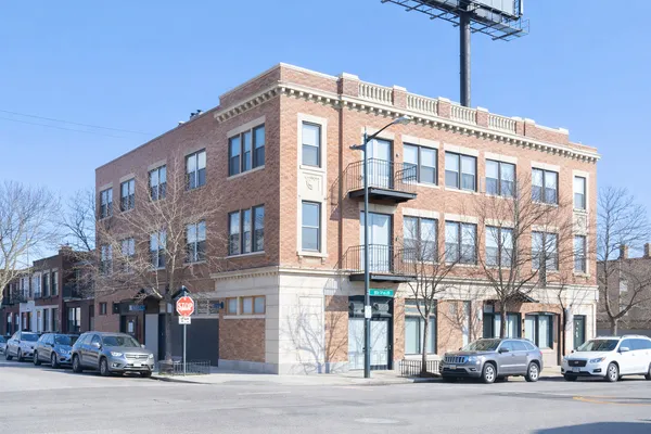 $3,420 | 2375 West Montana Street, Unit 2B, Chicago, IL 60647