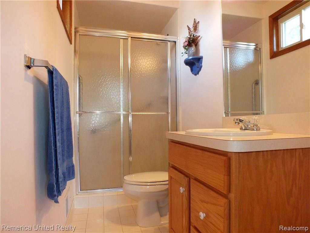 37297 Howard Road Farmington, MI 48331 - Photo 30 of 62 En-Suite Walk-in Shower