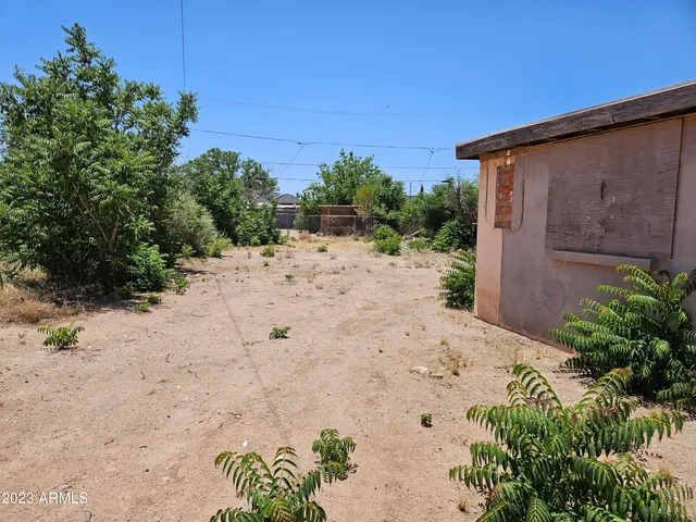 a view of a backyard of the house