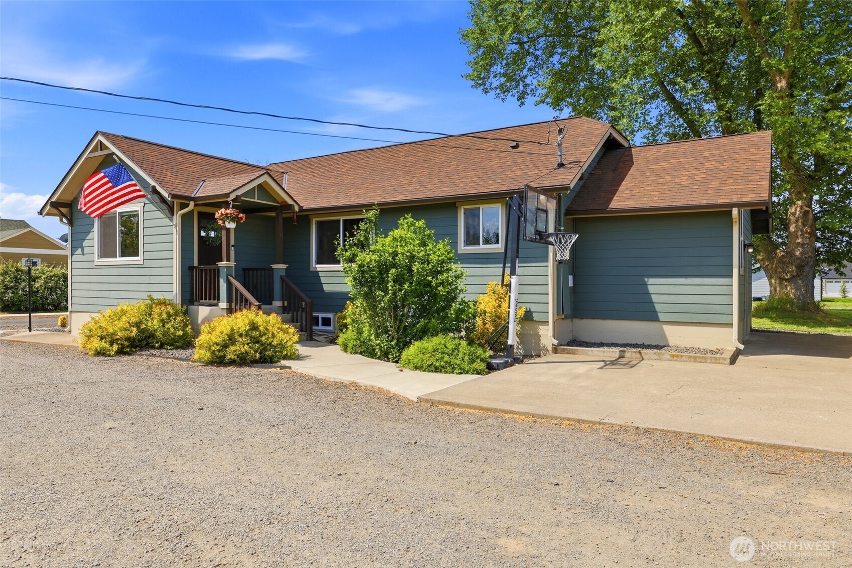 428 Southwest 12th Street College Place, WA 99324 - Photo 2 of 40