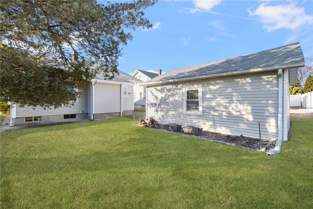 70 Benjamin Street Pawtucket, RI 02861 - Photo 34 of 35
