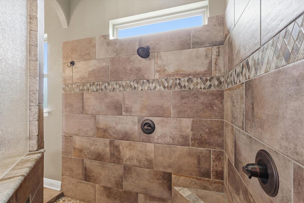 160 Vista Ridge North Decatur, TX 76234 - Photo 25 of 40 a bathroom with a shower