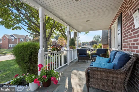 a view of balcony patio and deck