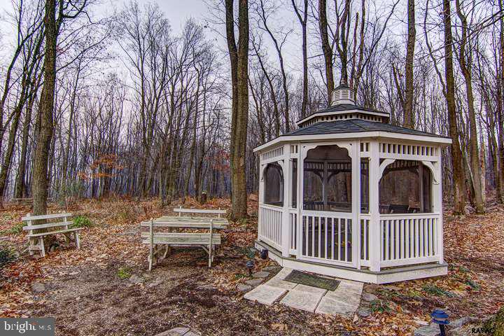 885 Bremer Road Dover, PA 17315 - Photo 5 of 36