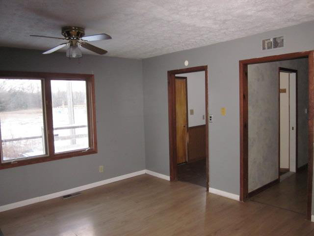 14409 Dixon Road Dundee, MI 48131 - Photo 9 of 12 20388799-9.JPG